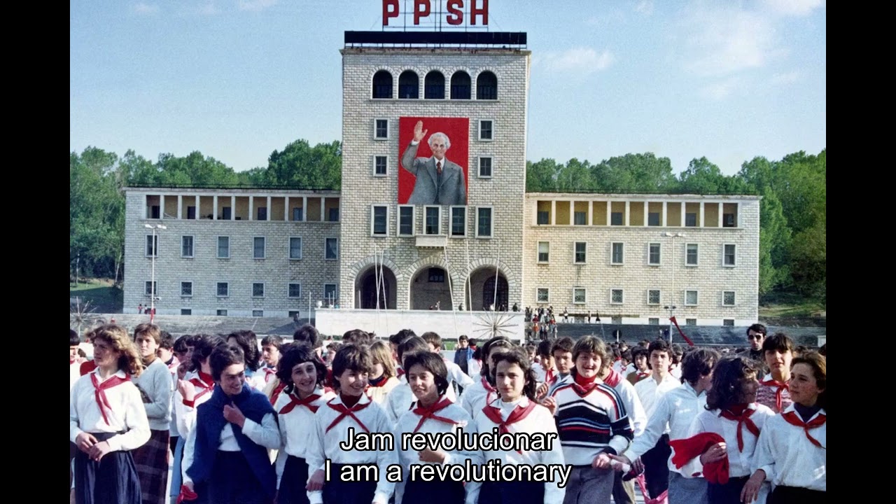 Jam revolucionar - I am a Revolutionary (Albanian Pioneer Song)