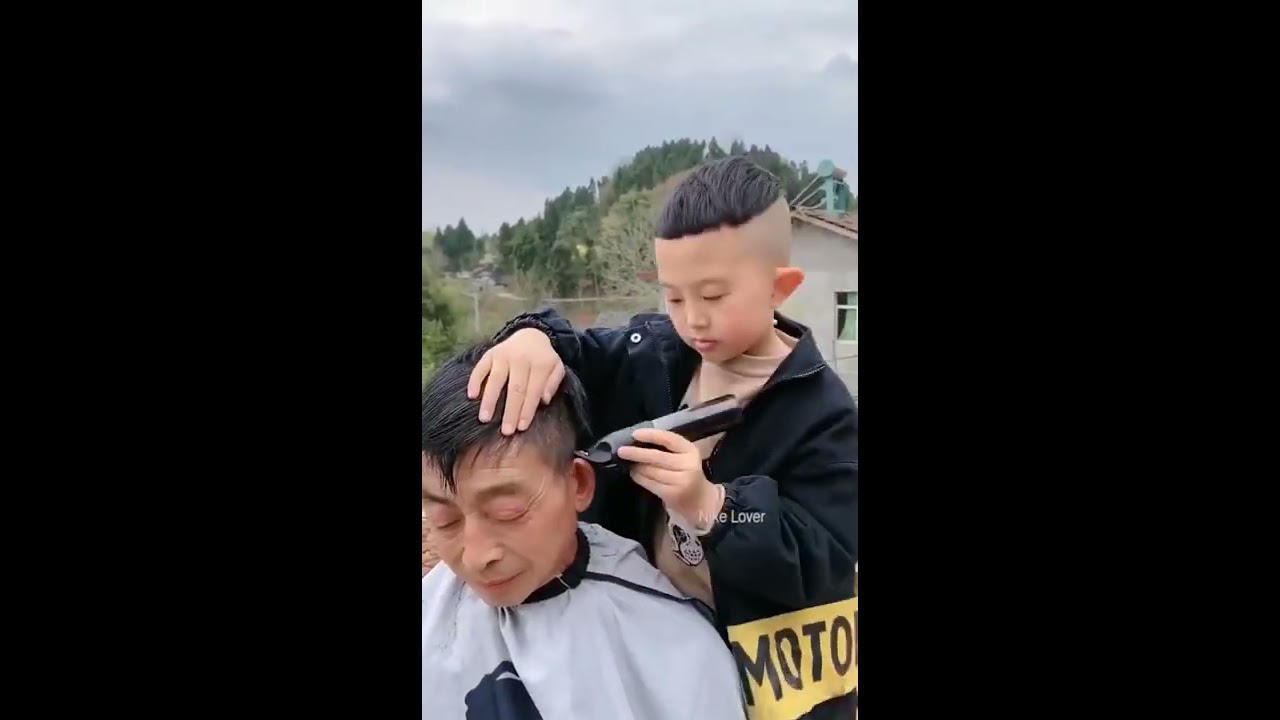 [兒童理髮師 ]  [niño peluquero ] [child hairdresser ] 💇‍♂️
