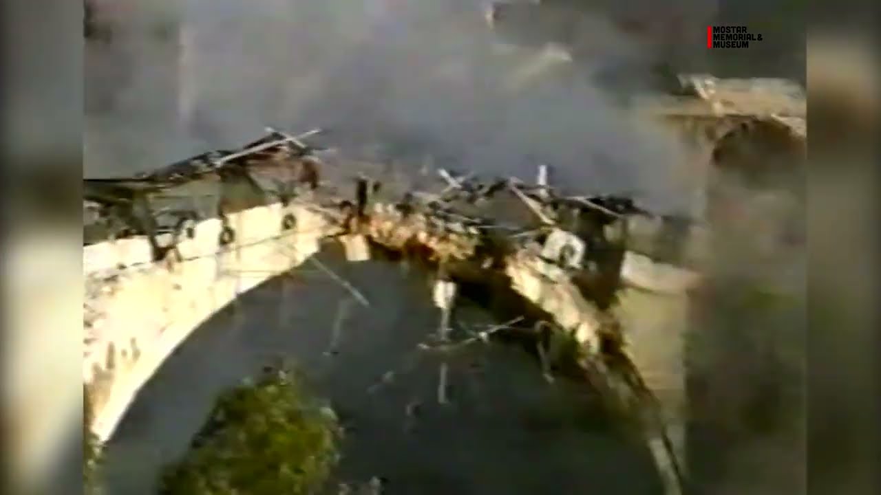 Rušenje Starog mosta, kadrovi porušenog Mostara, SFOR vađenje prvog kamena iz Neretve