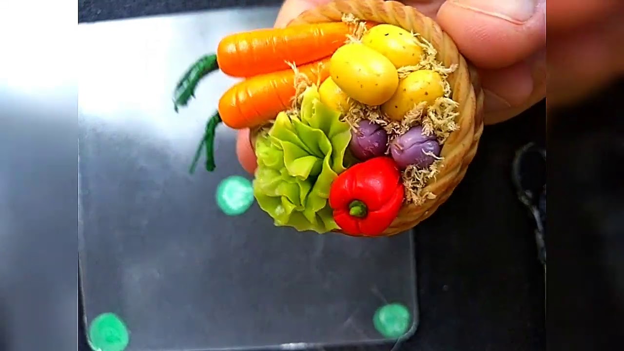 Cesta de legumes em biscuit