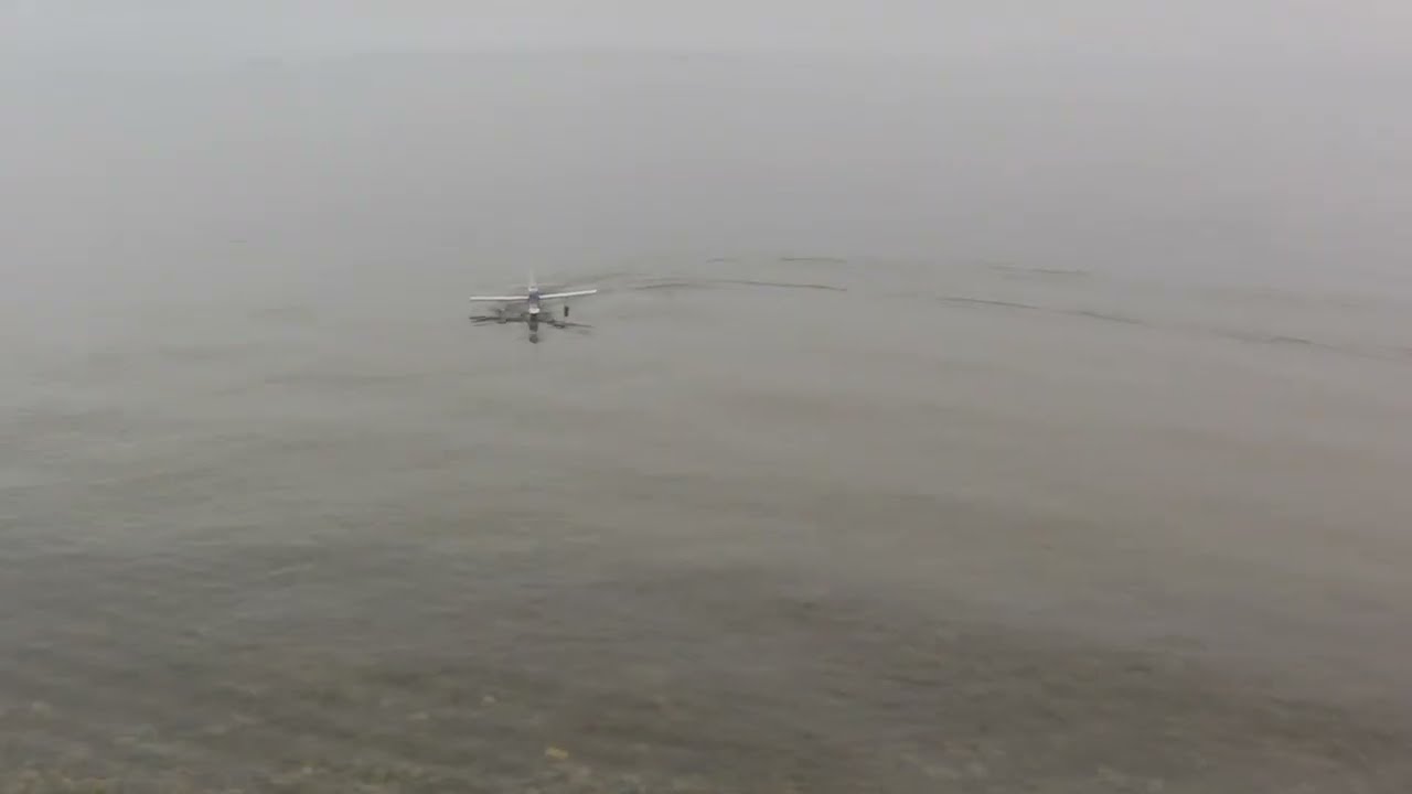 20241202 師走の猪苗代湖で水上機