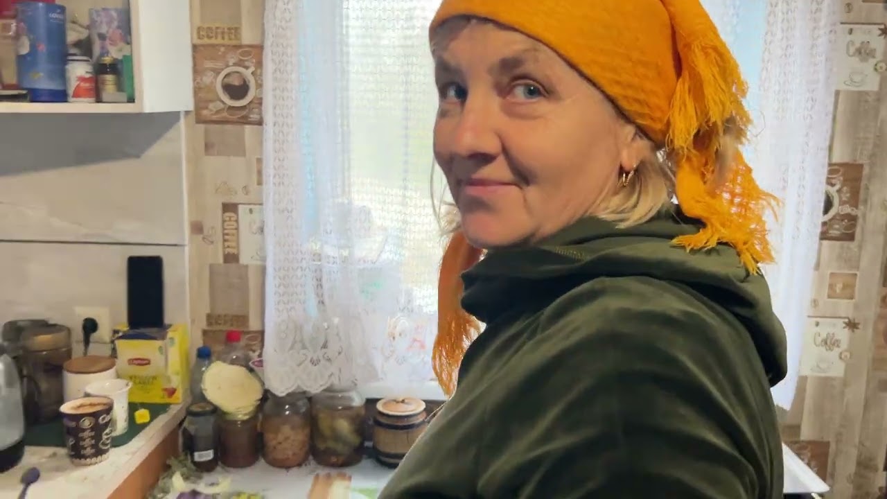 Так починається день у селі 😍 півень не спить — і ти теж 🐓