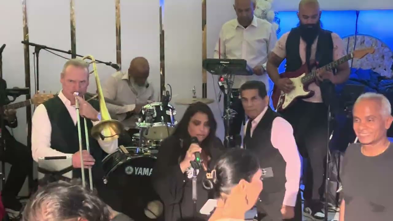 Pari Karo by Anupa with Diamonds 2000