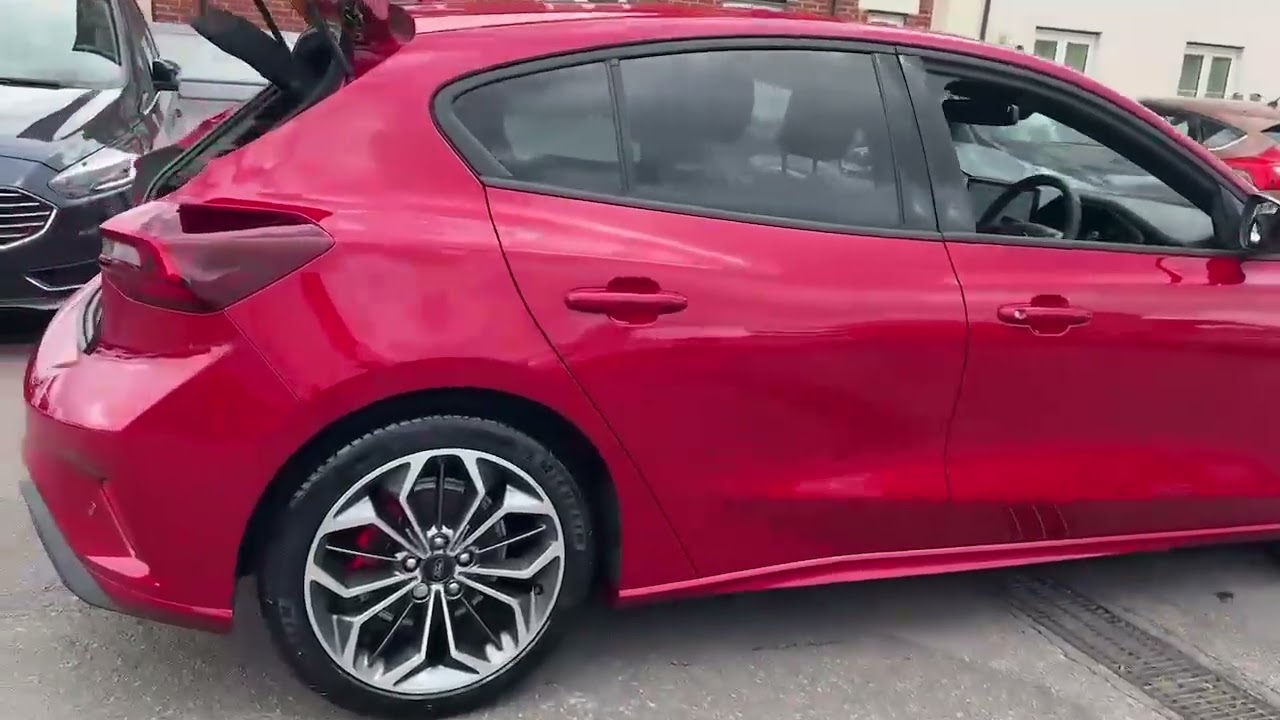 Focus ST Line X Fantastic Red