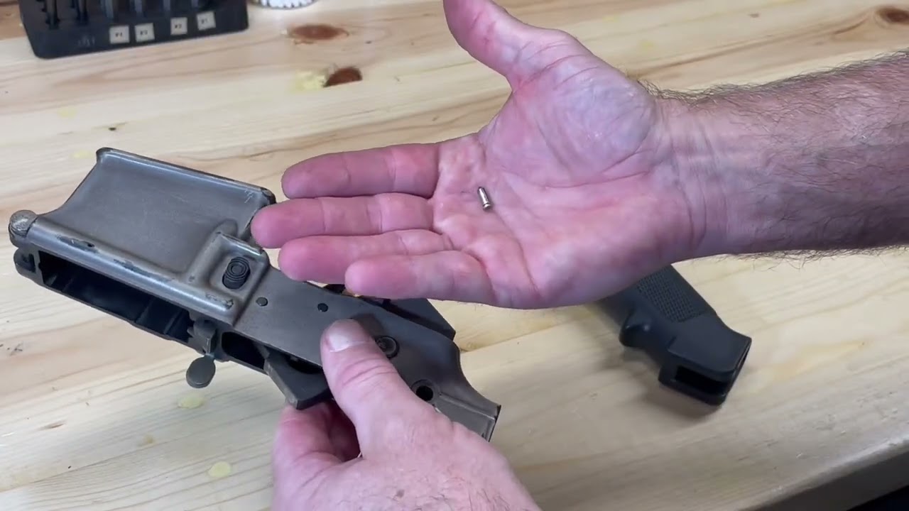 Разборка нижней части ствольной коробки AR15