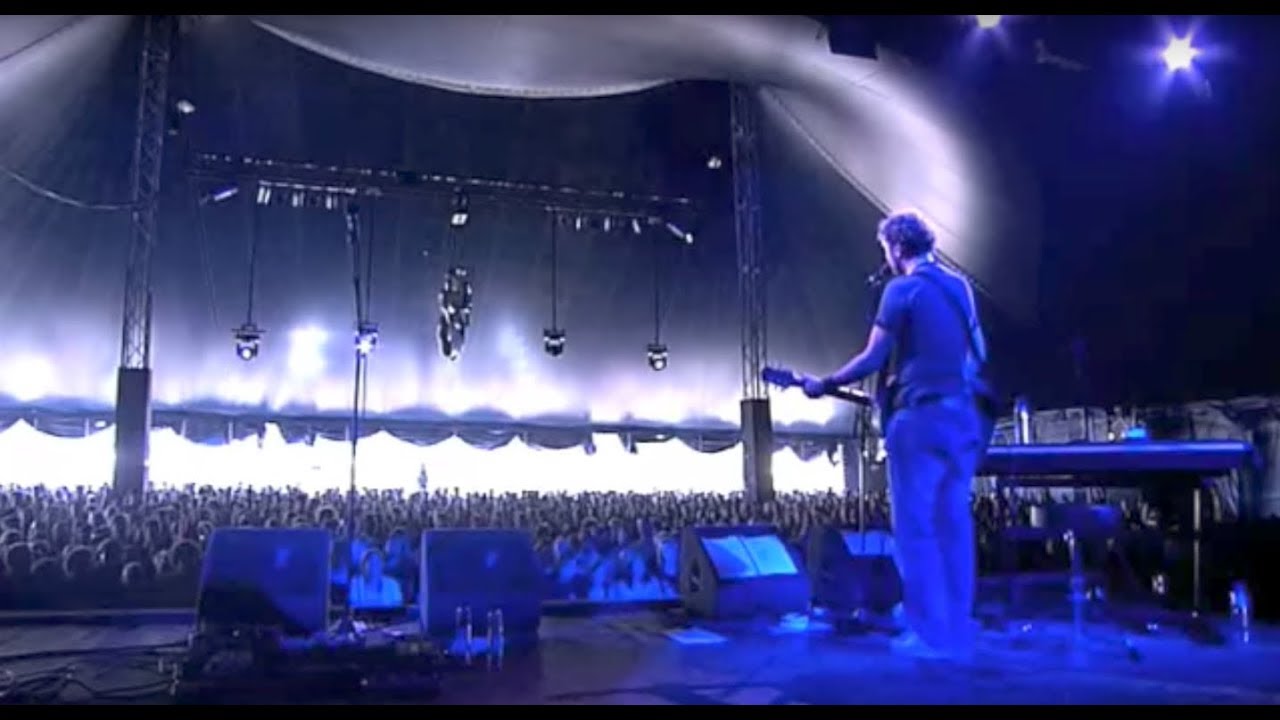 a balladeer - 10 Things To Win You Over (live at Lowlands 2006)