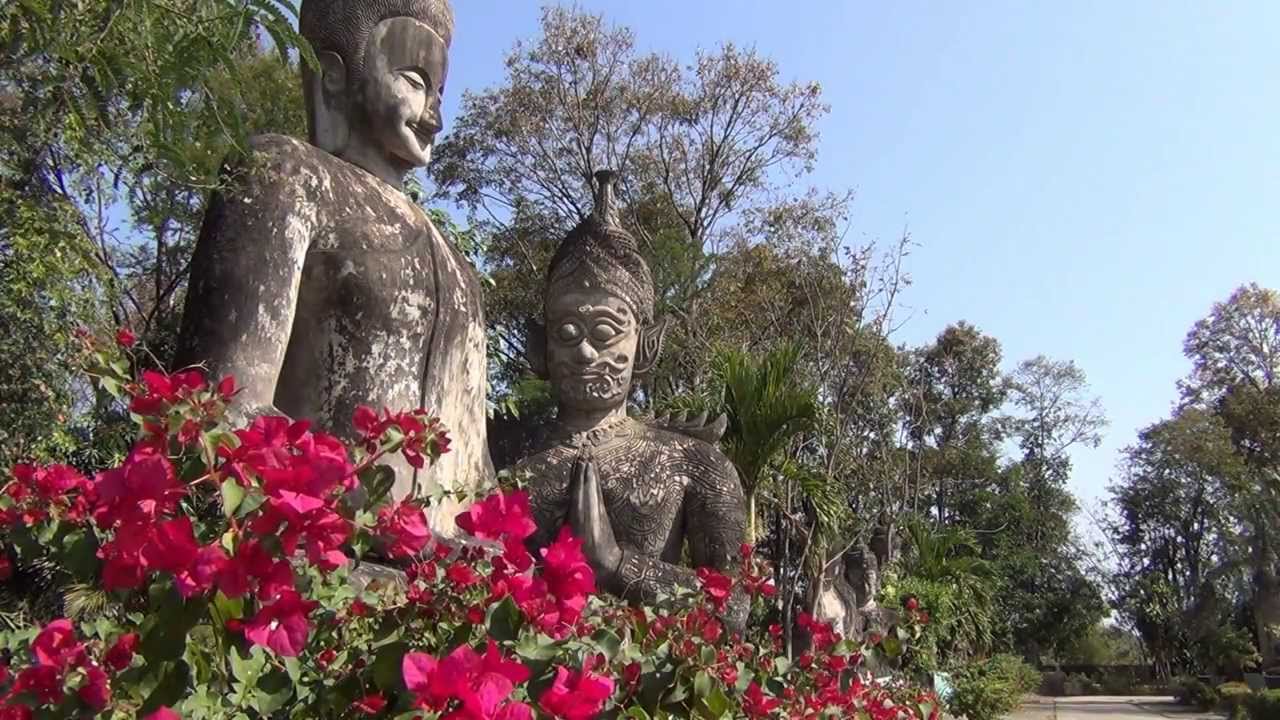 Wat Khaek (Sala Kaeo Ku) in Nong Khai