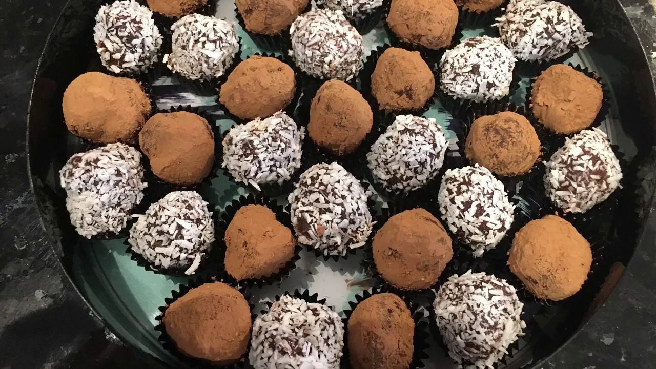 Truffes cétogènes. Chocolat et noix de coco