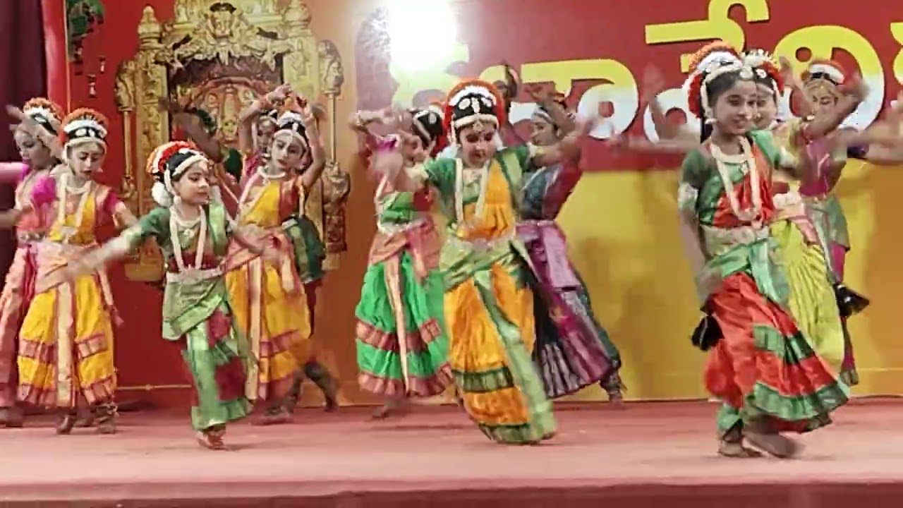 Group of angels together performed dance at Vijayawada kanaka durga temple #cute #cutebaby #dance 