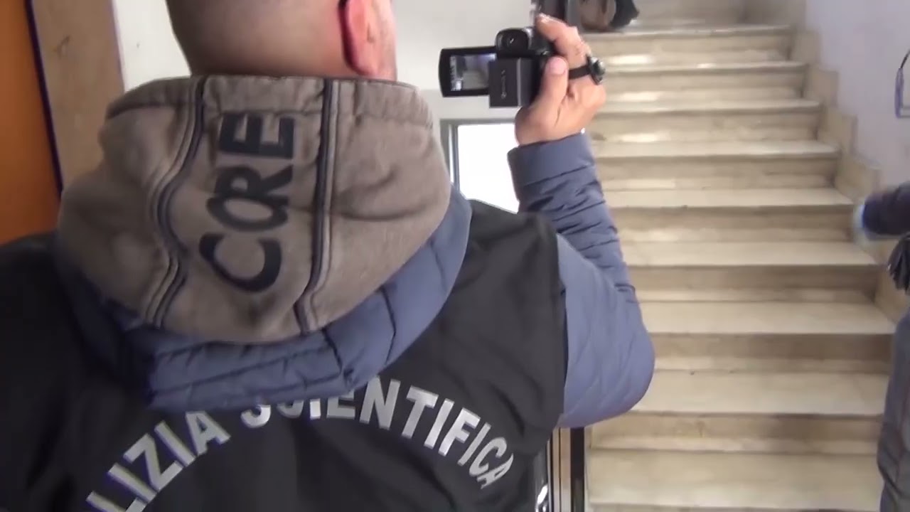 Controlli antidroga della Polizia: sequestrati hashish e cartucce nella zona alta della città