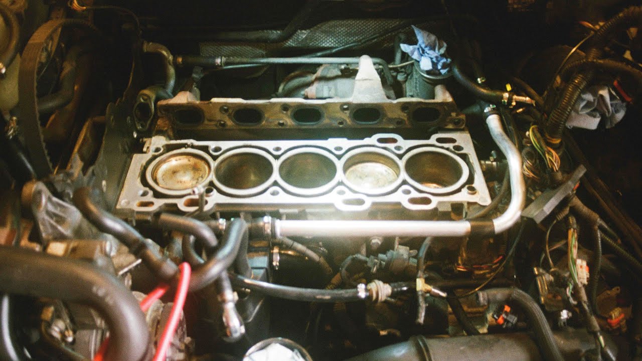 Volvo S60R Cylinder Head Removal