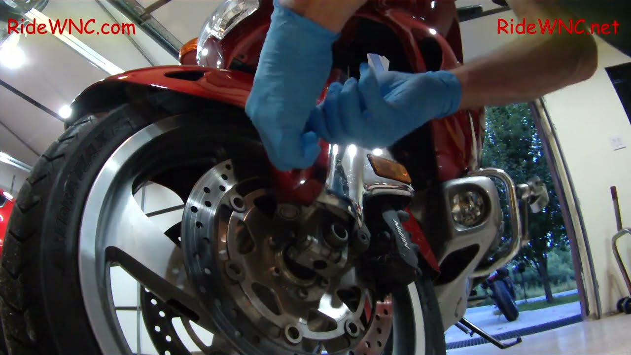 Снятие и установка переднего колеса Goldwing с новой шиной