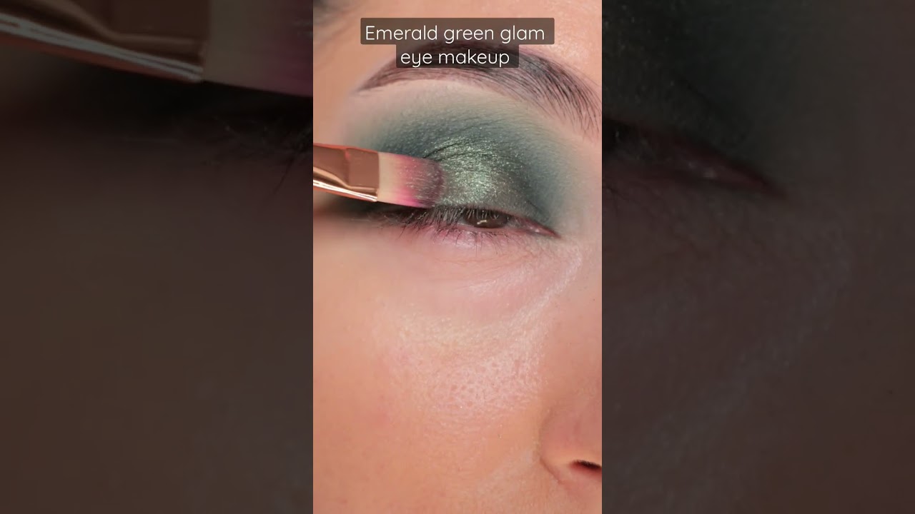 Step by step green makeup for beginners 💚 #makeupshorts #greenmakeup #eyetutorial