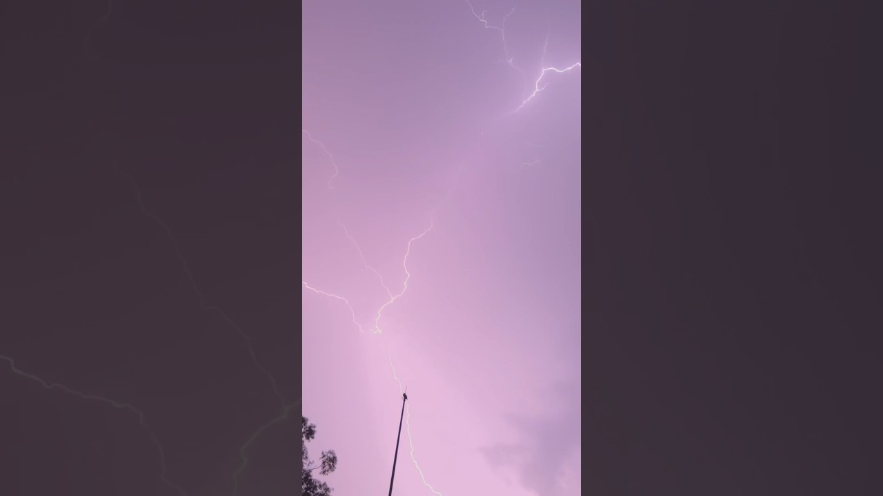 Thunder⚡️🌧️&hellip;.   #moonsoon #rain #thunderstorm #thunder #lightning #delhi #naturelovers #nature
