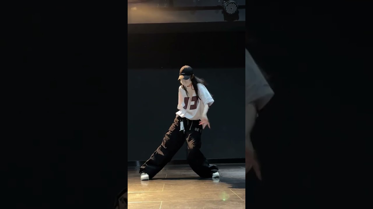 . 🕺 Smart Moves, Stunning Steps &ndash; Girl&rsquo;s Dance Perfection 👏 #hiphopdance #foryou #youtubeshorts
