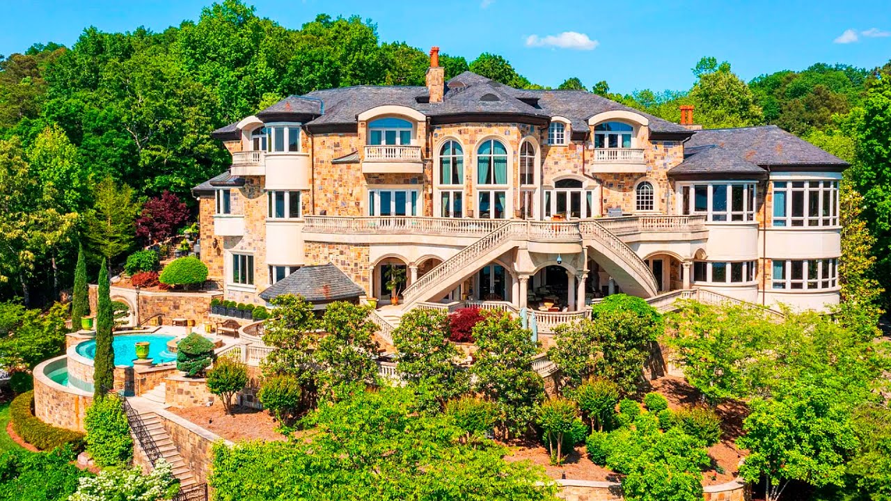 Expensive and luxurious mega mansion overlooking the lake in Tennessee worth $16,500,000.