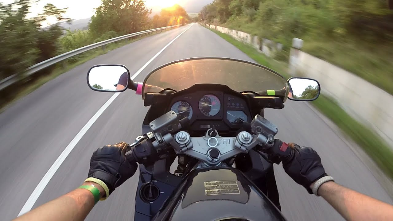 VFR 750 RC36 sundown cruise / raw V4 sound