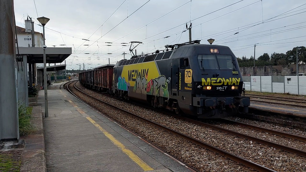 Comboios de Portugal e Medway em Ovar