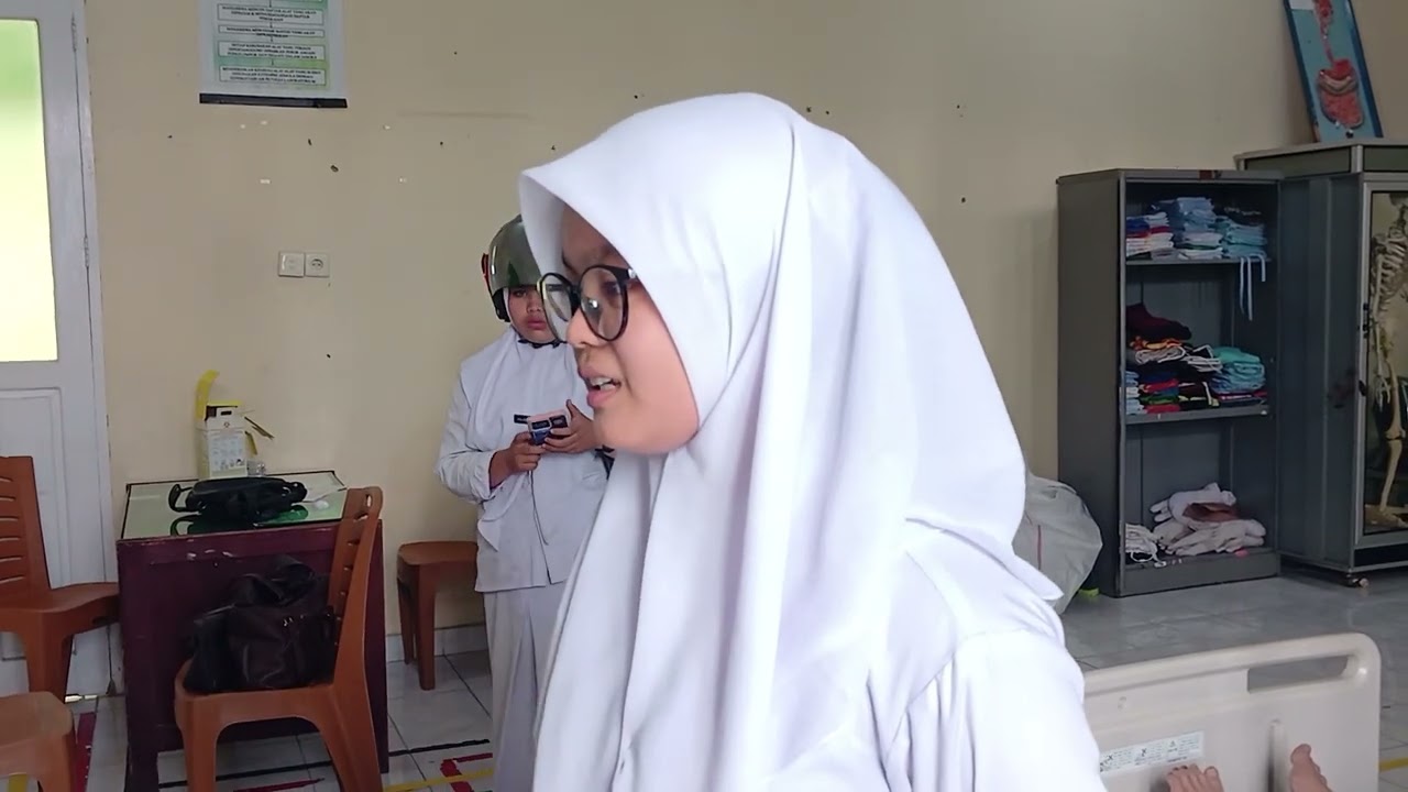 Percakapan 1 tugas bahasa inggris, diana zahra enin, sevena, rahmi