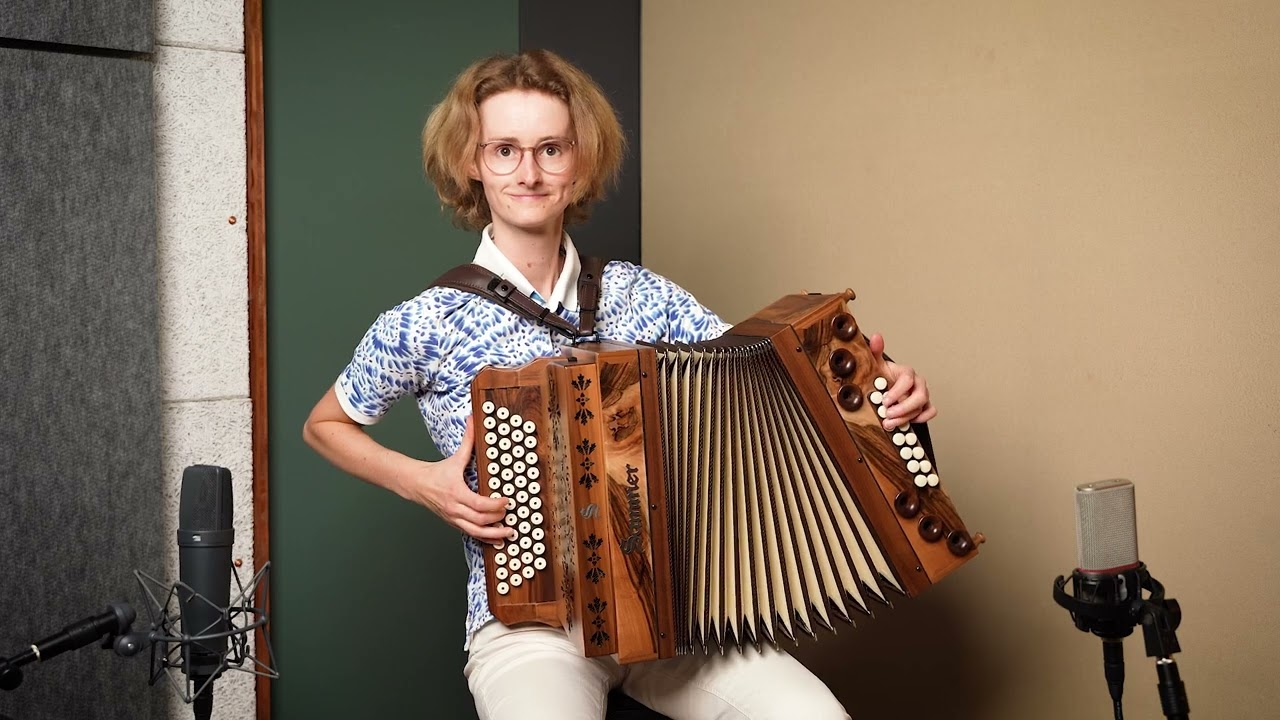 Eine letzte Runde auf der Steirischen Harmonika mit Celia