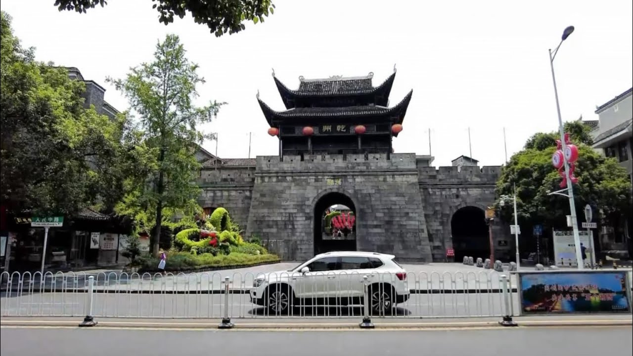 中国湖南，湘西自治州首府， 吉首市街景实拍 下集