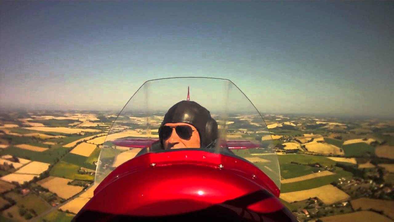 B&uuml;cker Jungmann aerobatic session