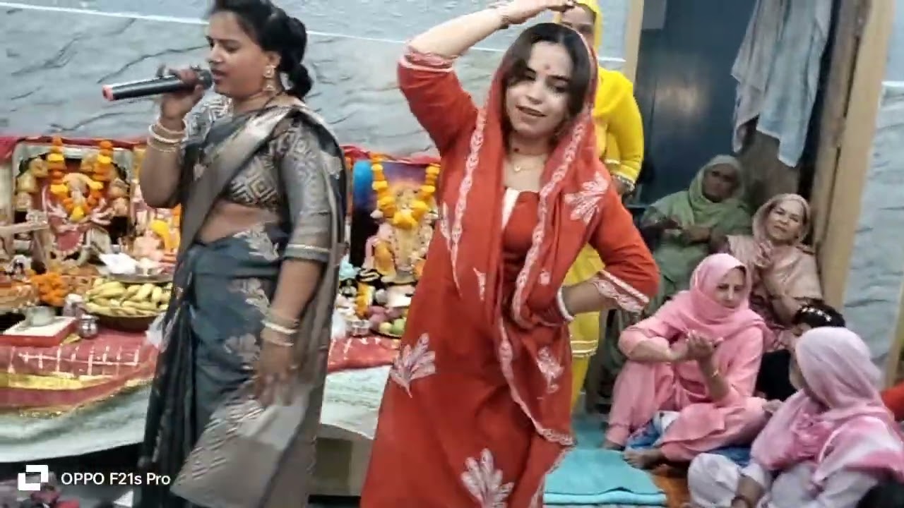 🙏🏻लडडू गोपाल के जन्मदिन के उपलक्ष्य में करवाया कीर्तन सागर निर्वाल के यहां ब्रजवासी कविता शर्मा 🙏🏻