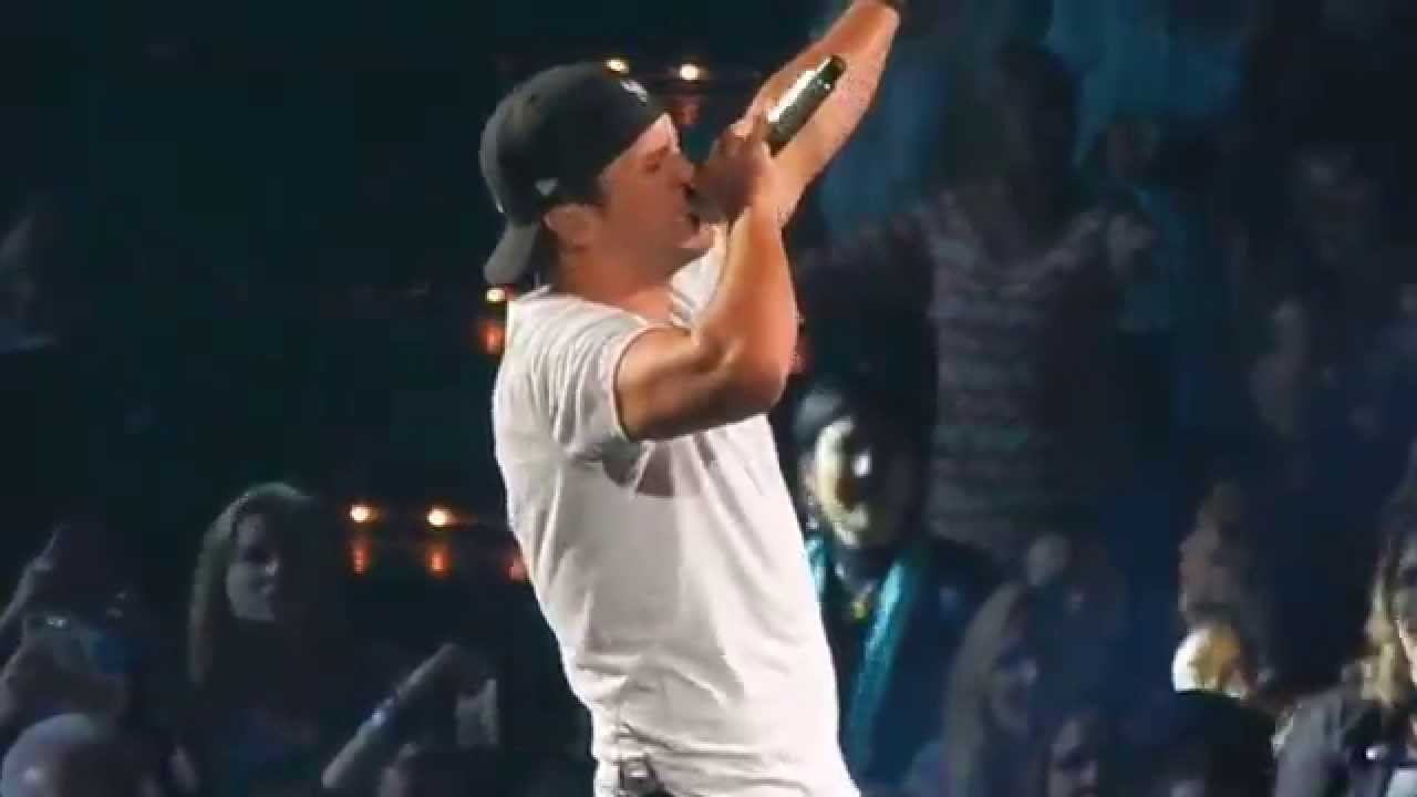 Crash My Party by Luke Bryan Live from Nashville 10-18-2013