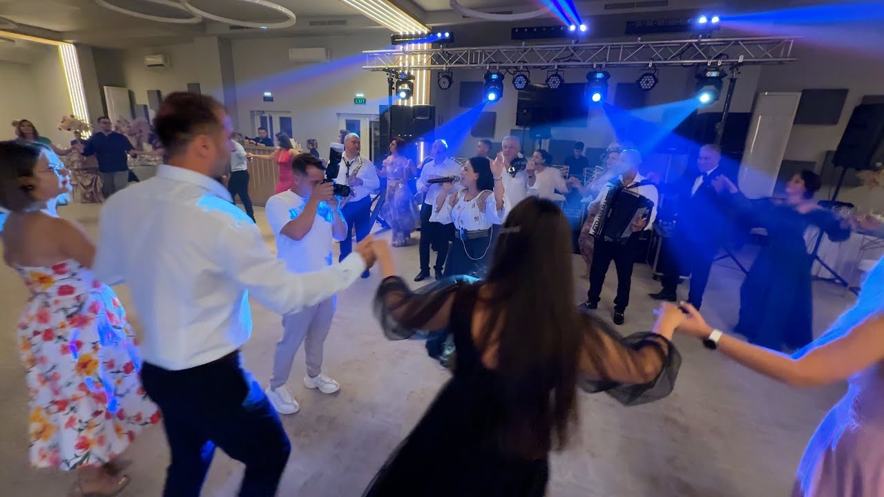 Formatie nunta/ taraf - Select Music Band - IONELA STANCIOI - La vara plecam la munte si eu si nasu'