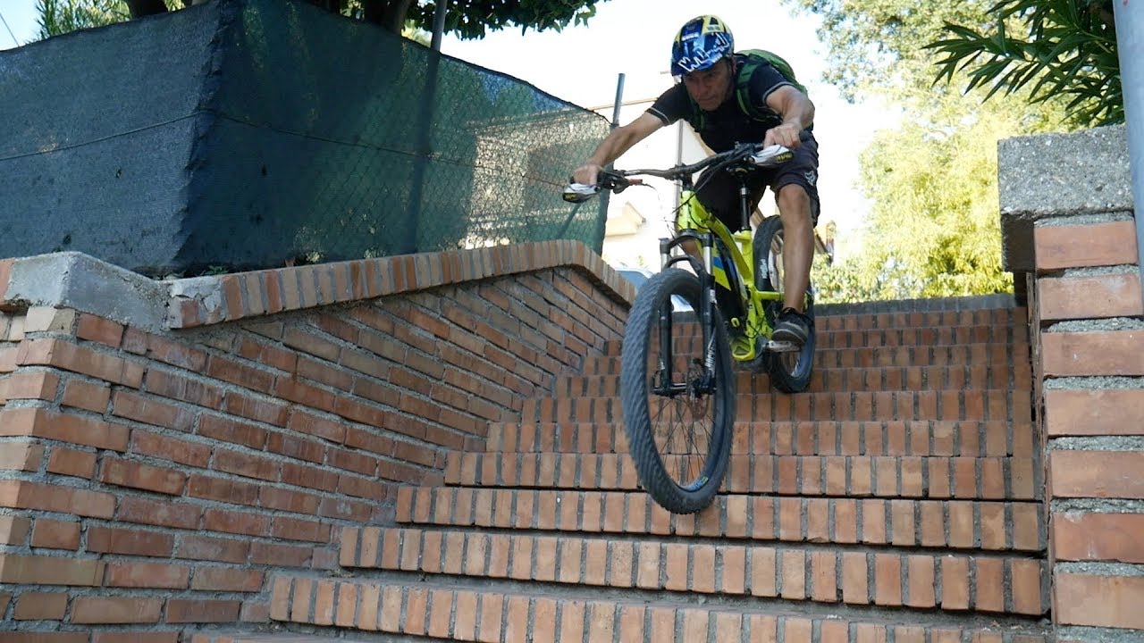 COME SALIRE E SCENDERE LE SCALE IN MTB - SCUOLA MTB