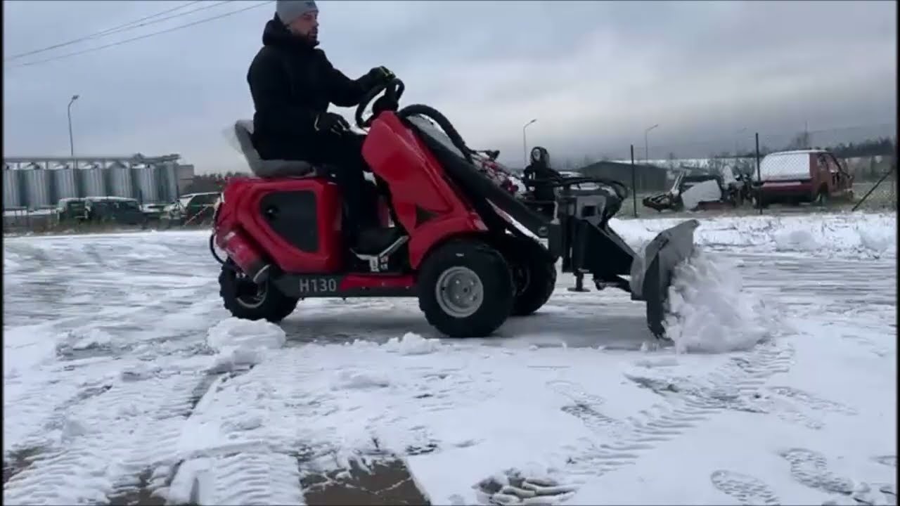 Heracles H130 mini loader can a lot :)
