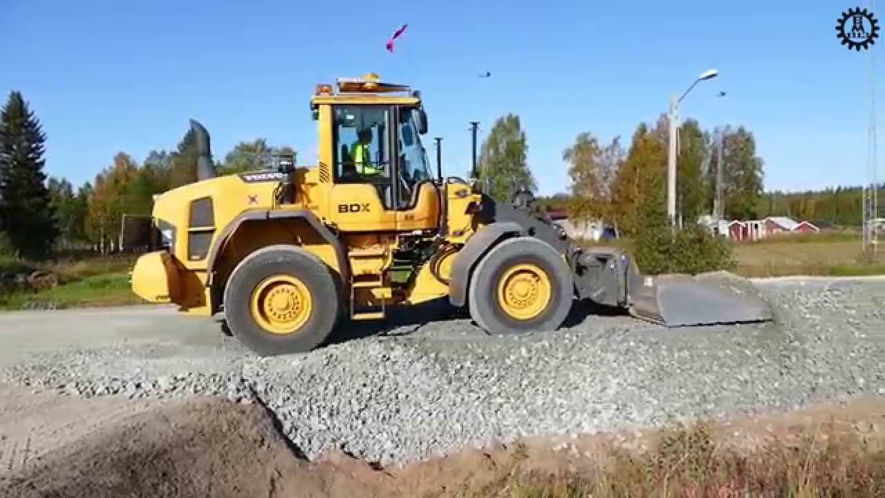 Volvo L70G - Volvo FM 8x4 at a Roadwork
