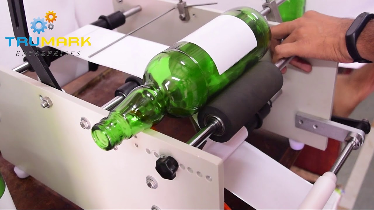 Low cost hand operated sticker labeling machine