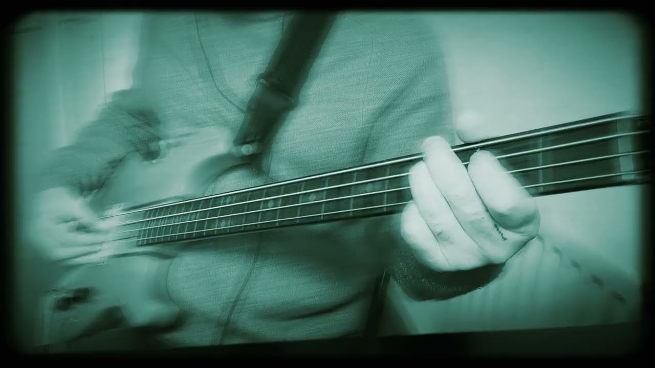 Richard III, Bass cover (Supergrass)