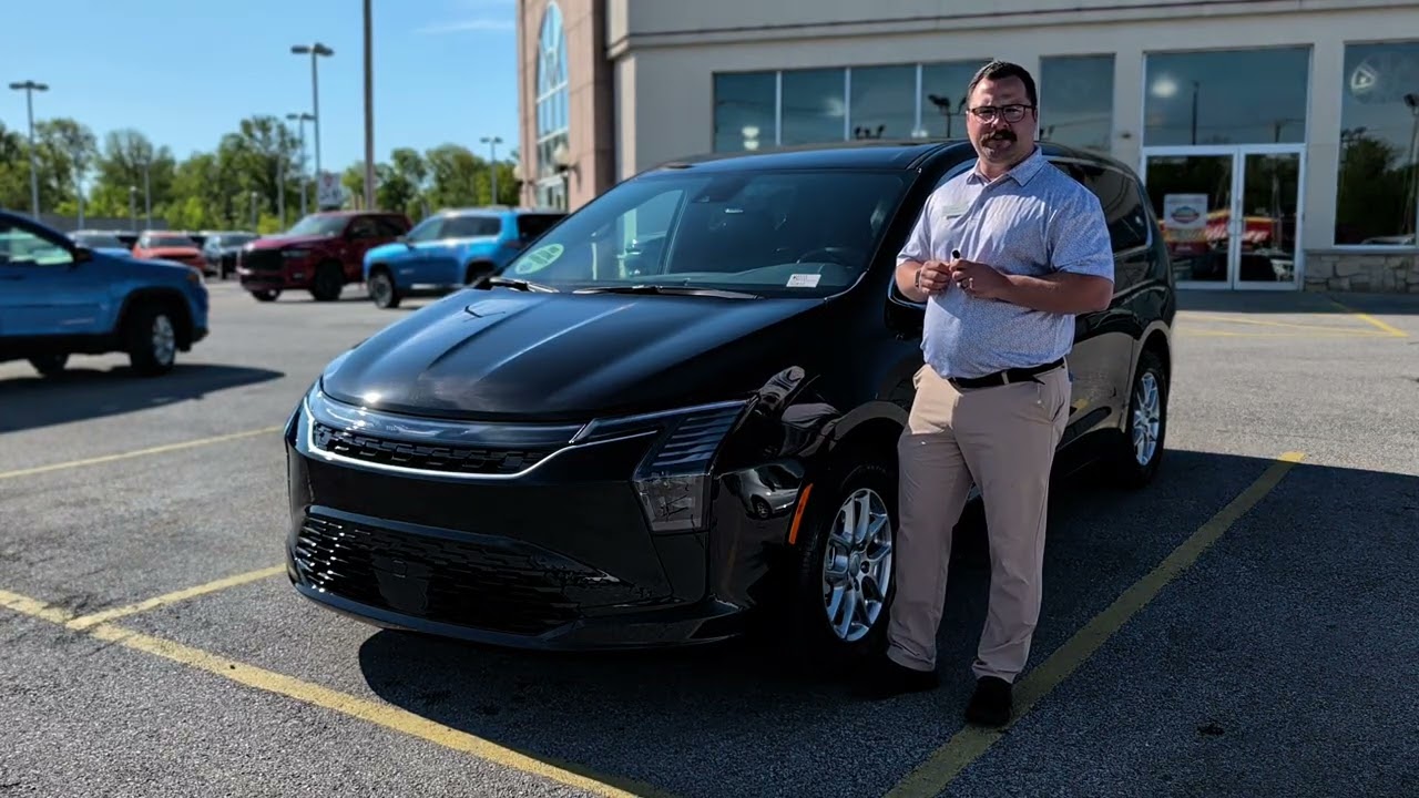 Новый Chrysler Pacifica 2027 года уже в наличии в автосалоне Tom Ahl Chrysler.
