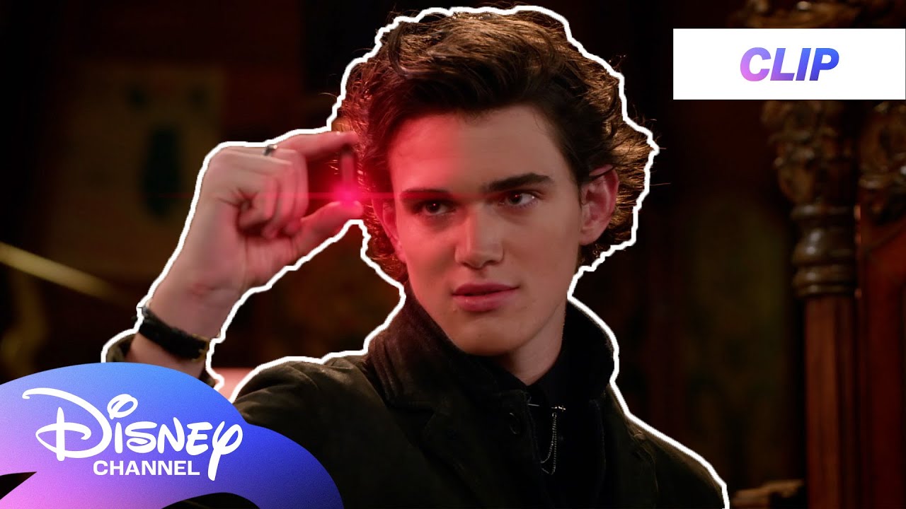 Lucien Helps Vee Fix Her Fritzing! 🦇💜 | Vampirina: Teenage Vampire | 