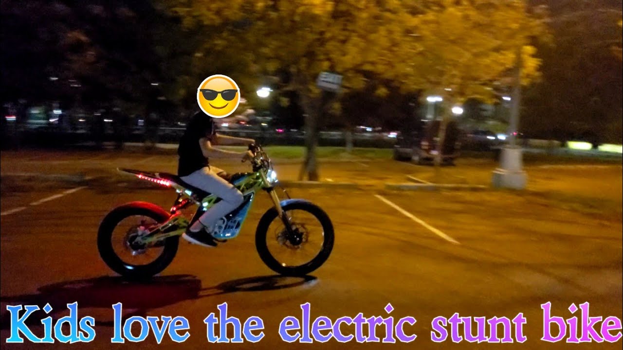 TimeMoto Electric Stunt Bike/Wheelie At Balance Point