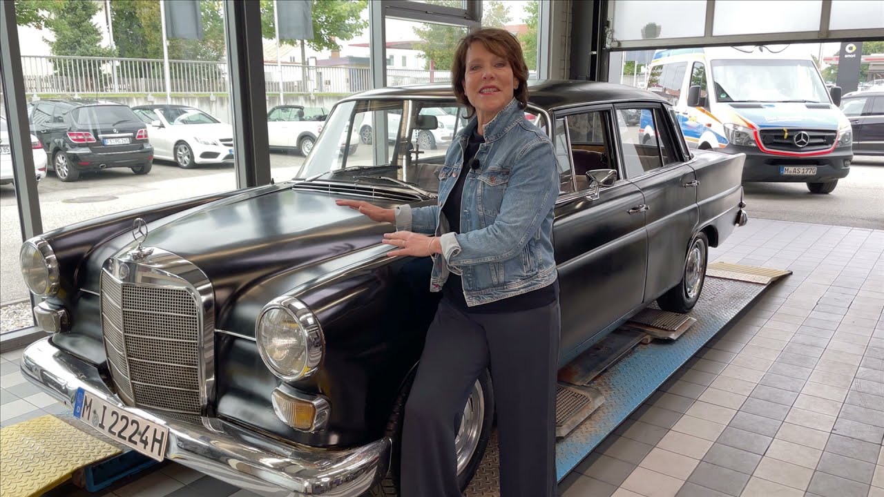 Janina Hartwig versteigert den 
