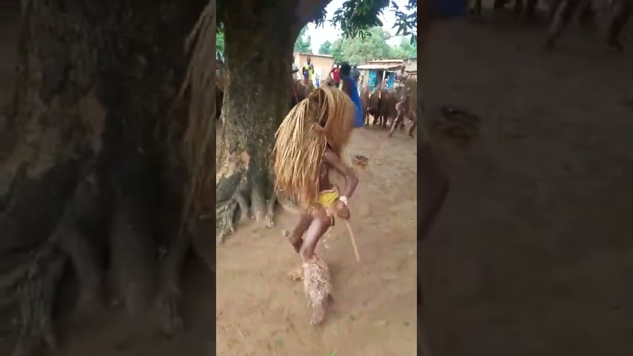 Danse Yo ndoh  (Dans des initi&eacute;s au pays sara )