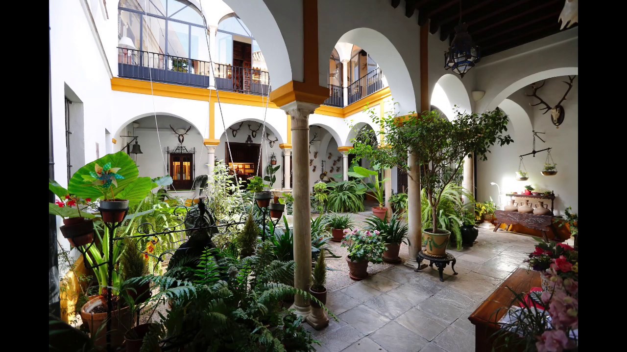 Una gran casa con patio y jardín en pleno centro de Sevilla