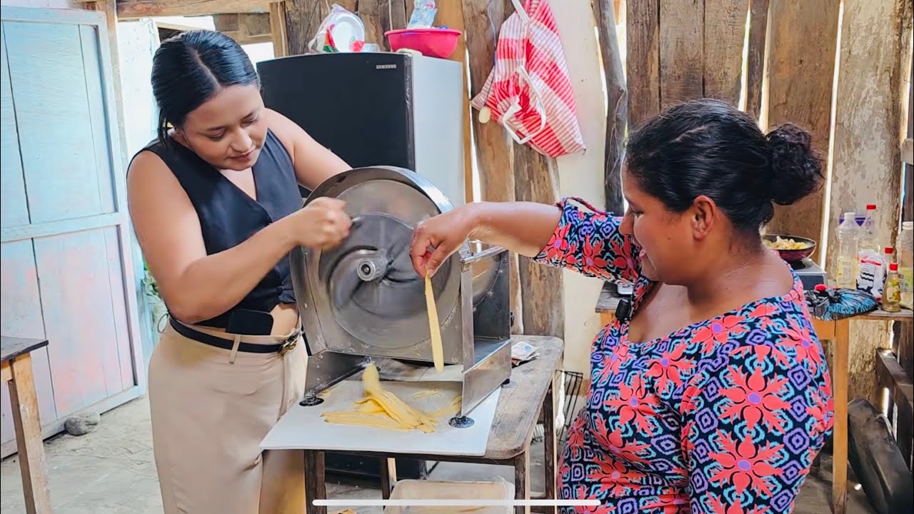 Mi Tia Nos Enseña Cómo Se Preparan las Plataninas 