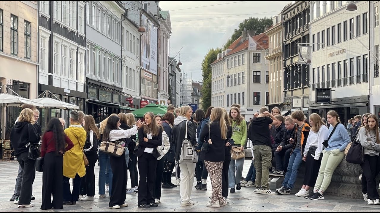 Copenhagen Walk: Str&oslash;get, the world's largest and oldest pedestrian street (Denmark)