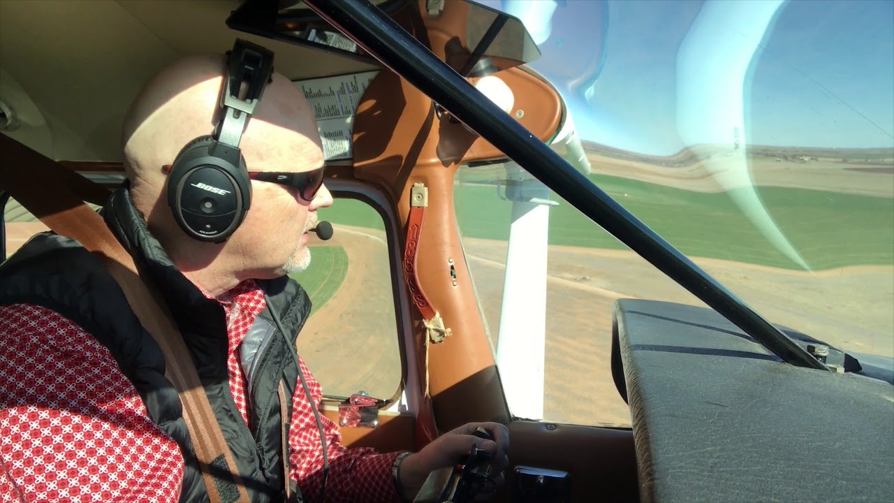 Cessna 185 SkyWagon Landing In a Turn