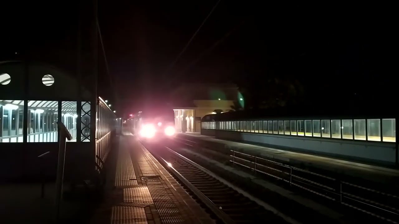 TRENI SERALI ALLA STAZIONE DI PRAIA A MARE!