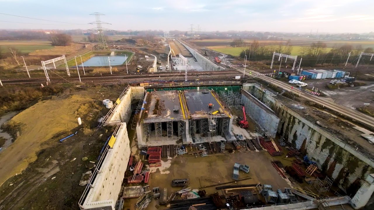 Otwarcie fragmentu obwodnicy Oświęcimia i dalsza budowa - tunel pod torami kolejowymi z lotu drona
