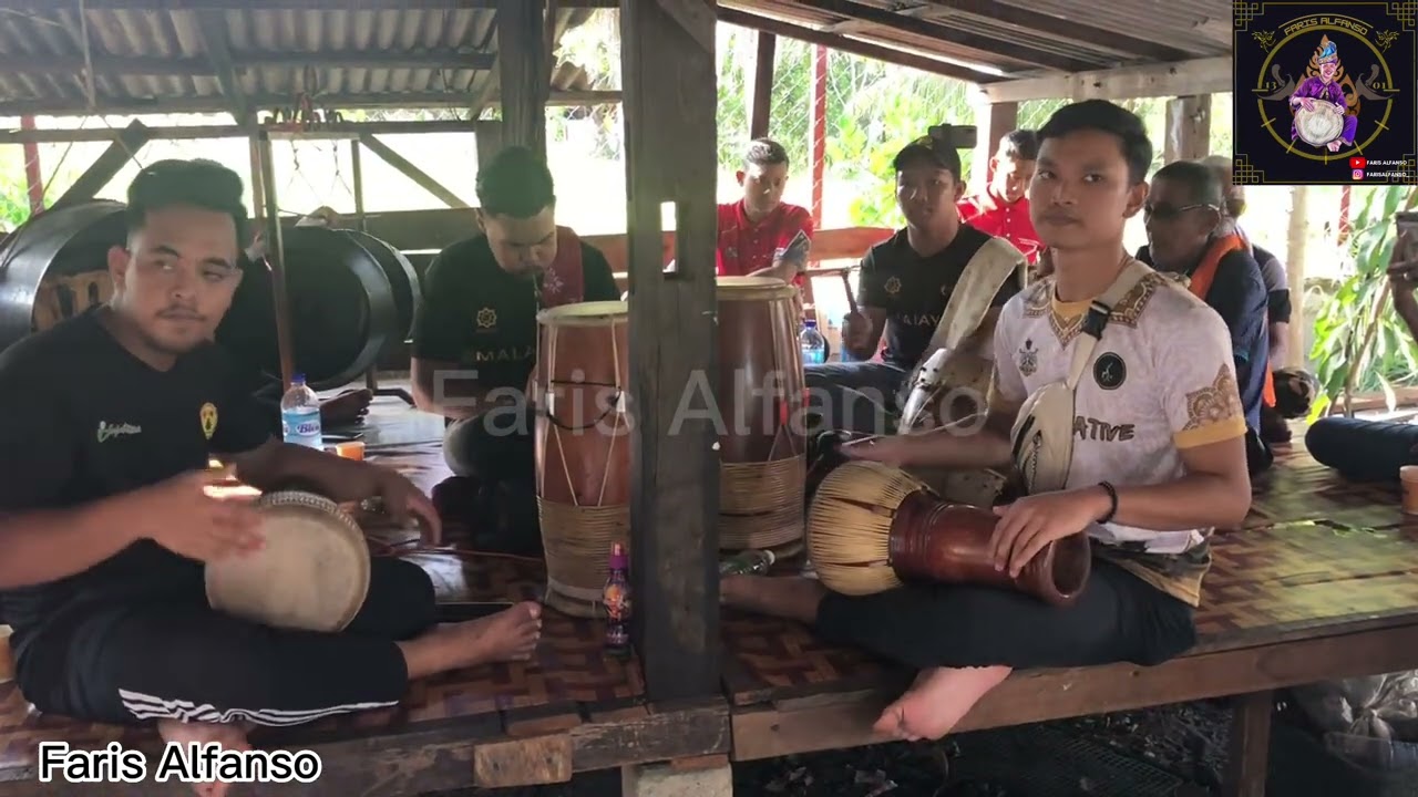 Bertabuh Ragam Wayang Kulit