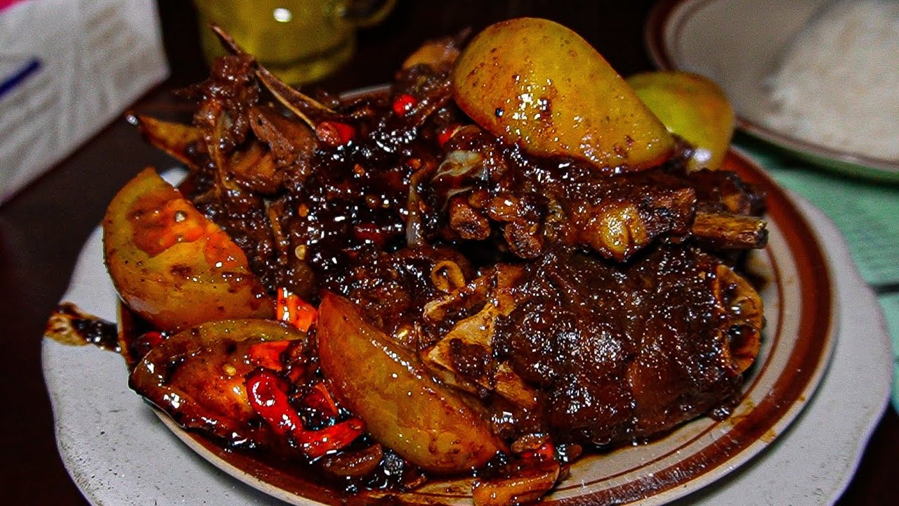 GAK SALAH SEHARI HABIS 10 KAMBING, YANG MASAK SAJA SAMPAI 20 ORANG - Tengkleng Pak Manto