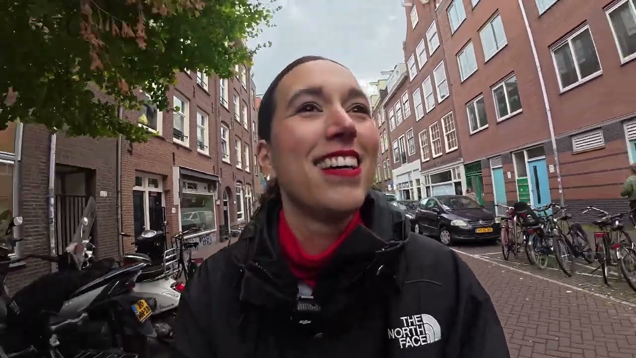 Interviewing Rose Ringed on a tandem | Tomorrowland Expo at ADE