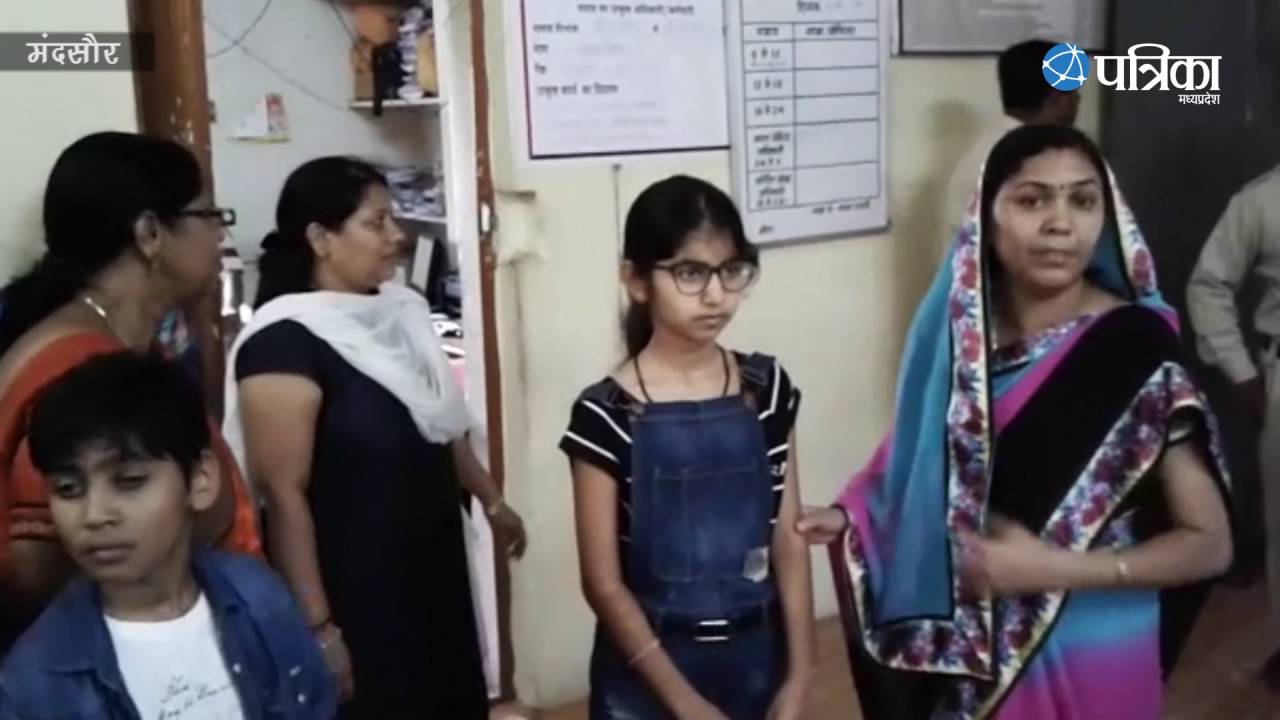 MANDSAUR : Teacher beats student in classroom