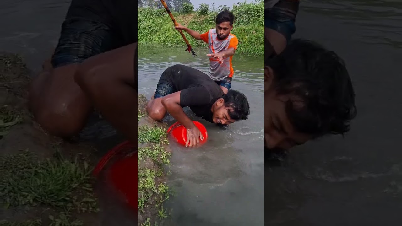 দুজন পানিতে কি দেখে #funny 🤣